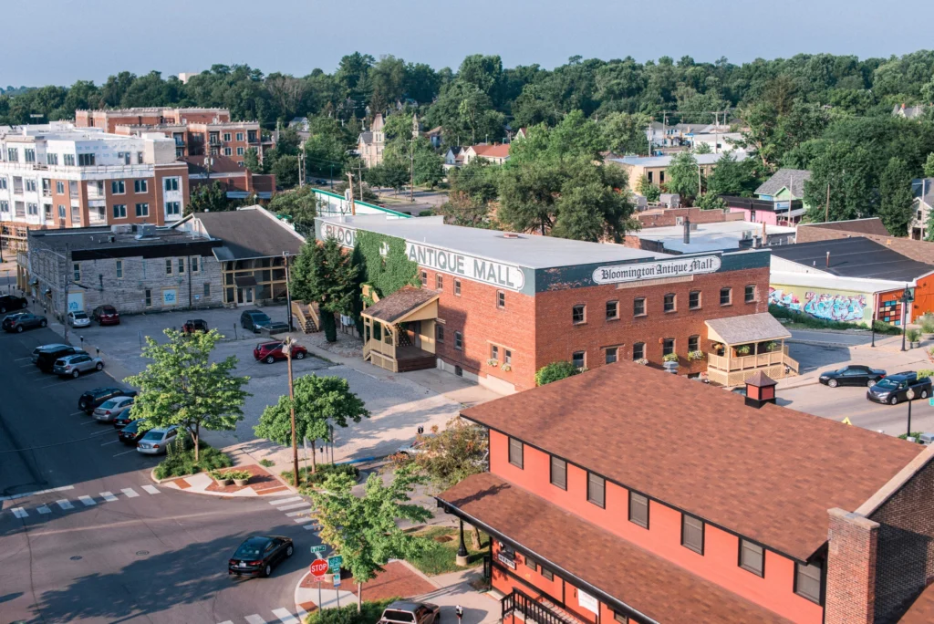 new roof on commercial mall from rapid roofing